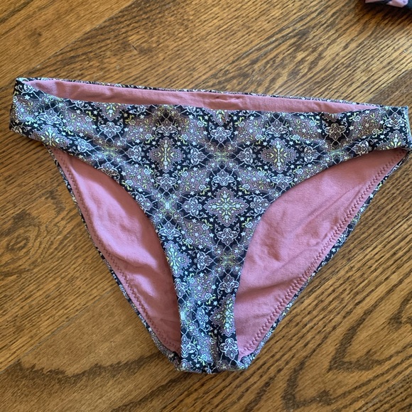 O’Neill Mixed Floral Bikini Set, size 7/8 - Picture 5 of 7